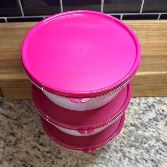 Tupperware Clear Bowls Set of 3 - Picture 2 of 3